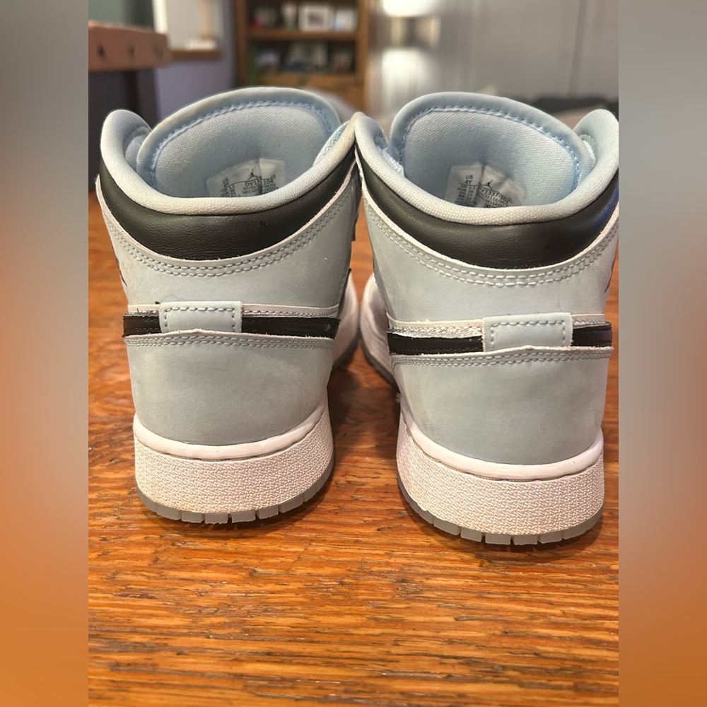 Air Jordan 1 Mid Kids Sneakers 4Y Blue White Youth Nike Basketball Shoes - Picture 3 of 9